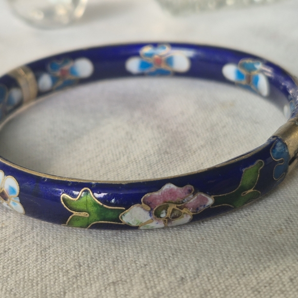 Jewelry - Blue Floral Bangle Bracelet